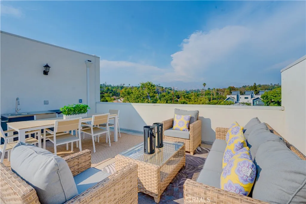 712 N Chestnut Avenue 2, Los Angeles, California 90042 home-pic-40