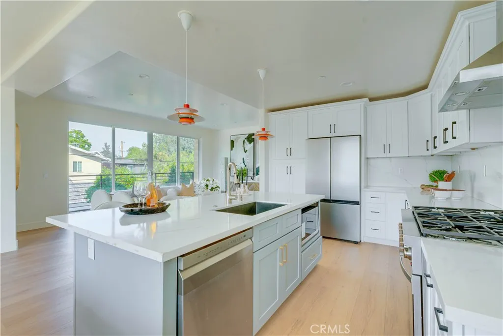 712 N Chestnut Avenue 2, Los Angeles, California 90042 home-pic-24