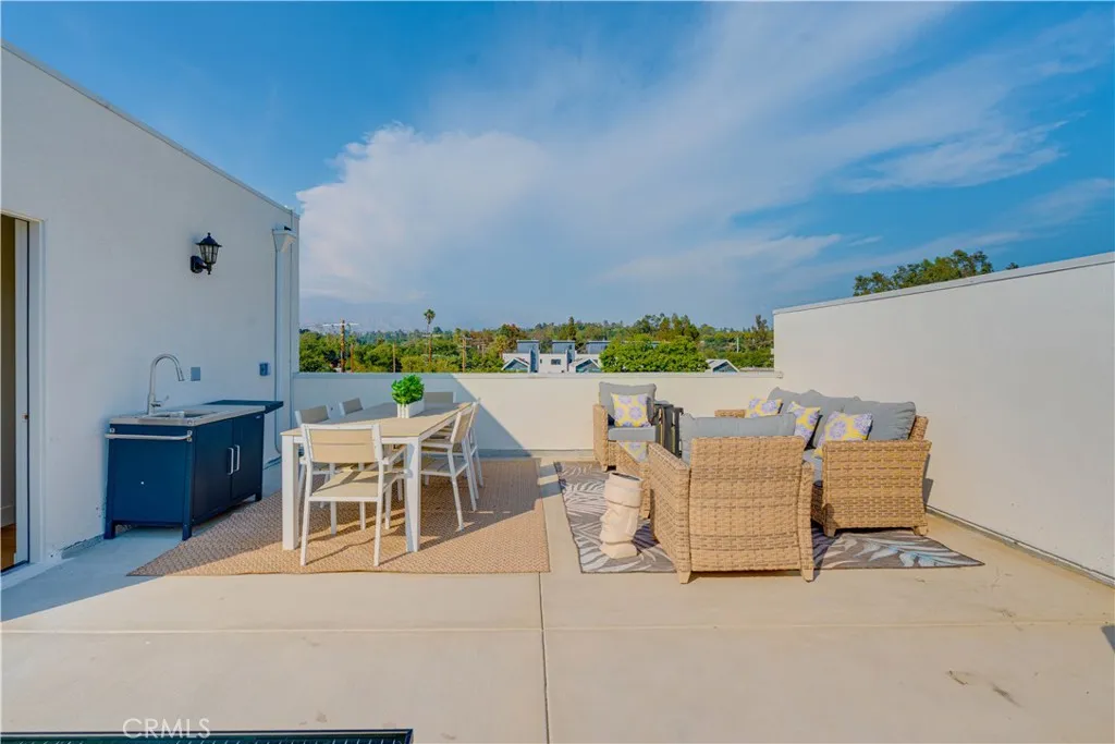 712 N Chestnut Avenue 2, Los Angeles, California 90042 home-pic-39