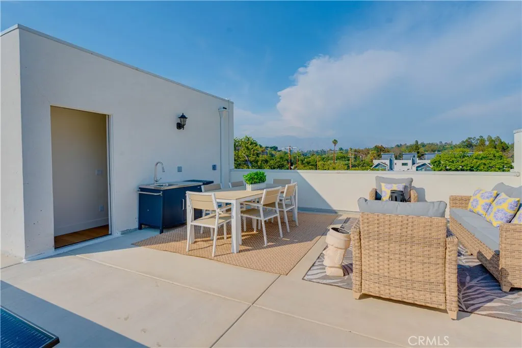 712 N Chestnut Avenue 3, Los Angeles, California 90042 home-pic-38