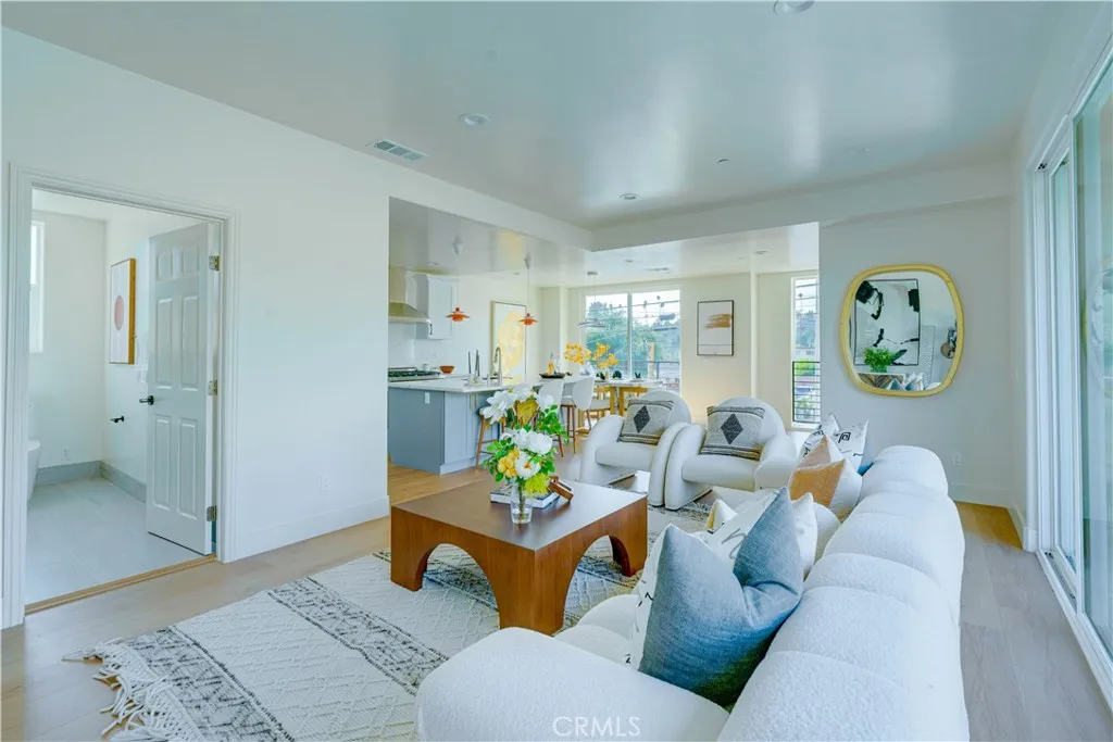 712 N Chestnut Avenue 3, Los Angeles, California 90042 home-pic-18