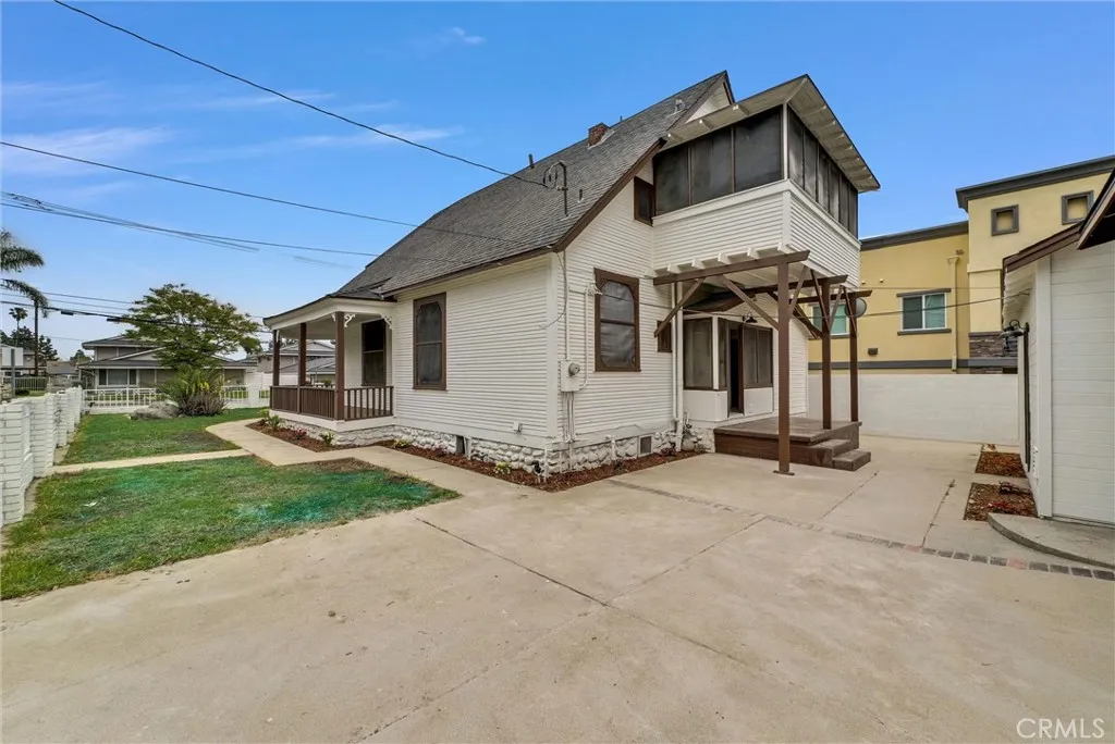 239 N San Antonio Avenue, Upland, California 91786 home-pic-16