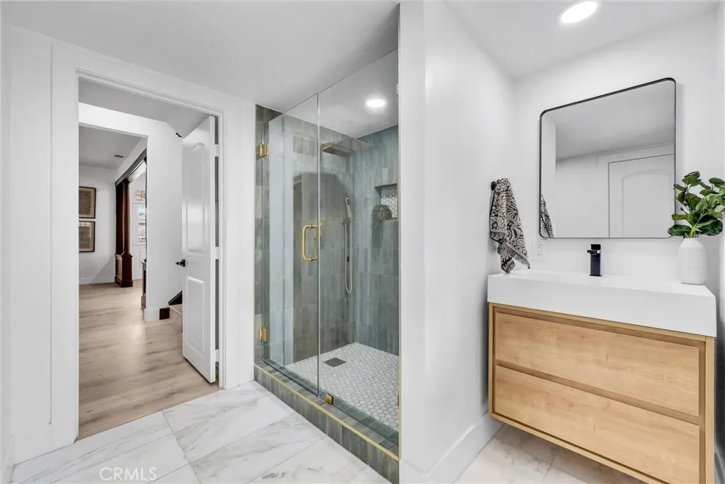 239 N San Antonio Avenue, Upland, California 91786 home-pic-5