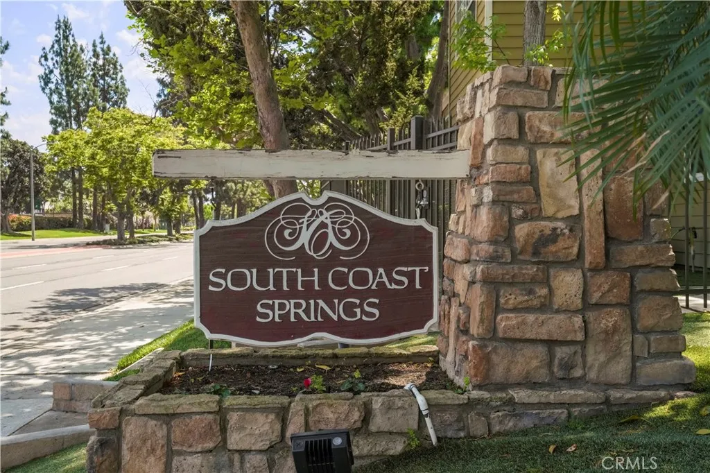 3690 S Bear Street 5, Santa Ana, California 92704, 2 Bedrooms Bedrooms, ,2 BathroomsBathrooms,Residential,For Sale,Bear,OC25120056