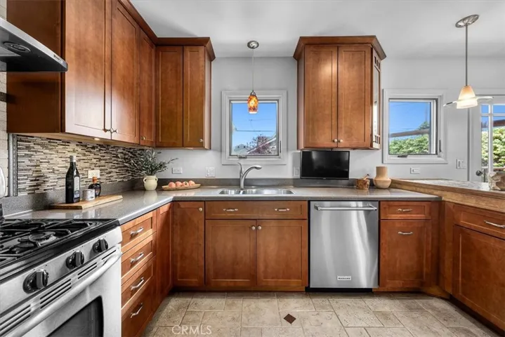 7858 Bleriot Avenue, Los Angeles, California 90045