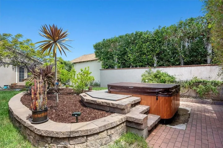7858 Bleriot Avenue, Los Angeles, California 90045