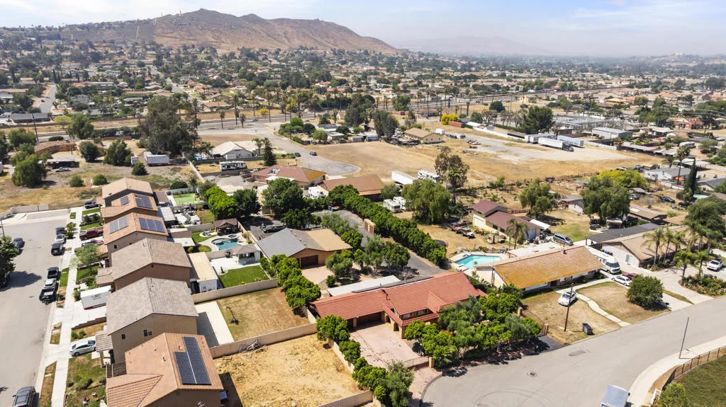 7858 Sherry Lane, Jurupa Valley, California 92509 home-pic-5