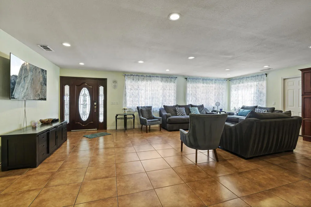 7858 Sherry Lane, Jurupa Valley, California 92509 home-pic-13