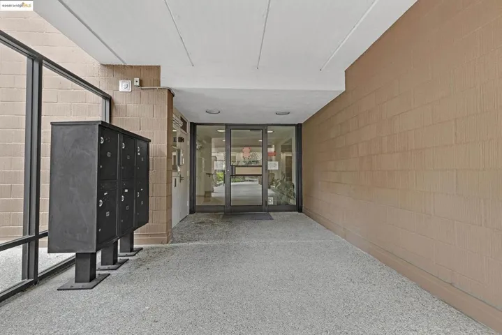 1 Kelton Court Entrance