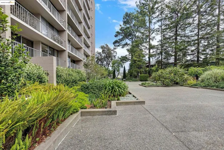 Exterior​​‌​​​​‌​​‌‌​​‌​​​‌‌​​​‌​​‌‌​​‌‌​​‌‌​​​​ Courtyard