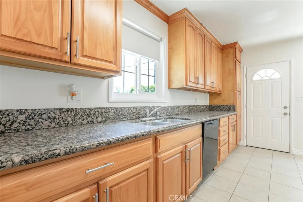 10347 Newhome Avenue, Sunland, California 91040 home-pic-7