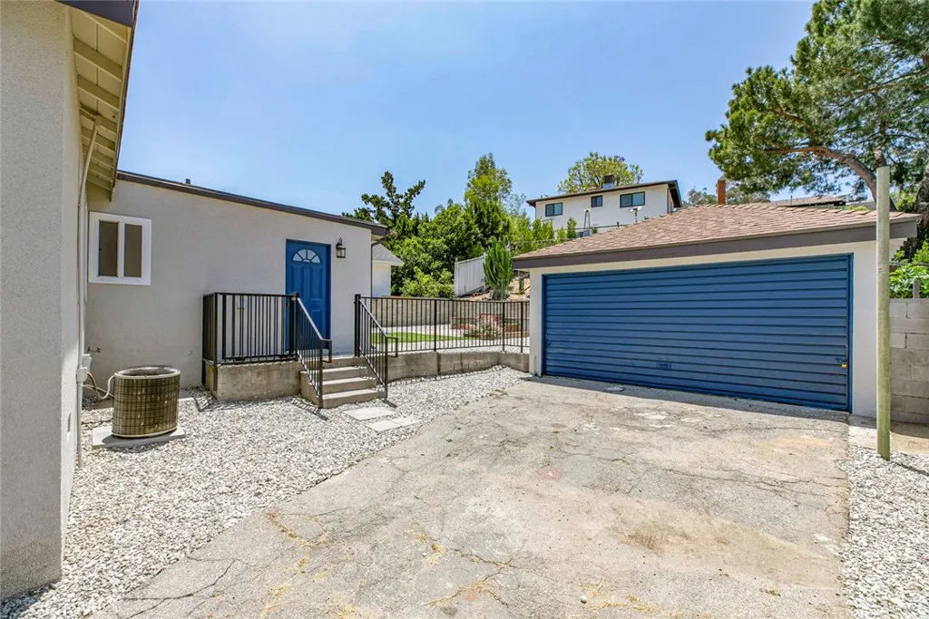 10347 Newhome Avenue, Sunland, California 91040 home-pic-21