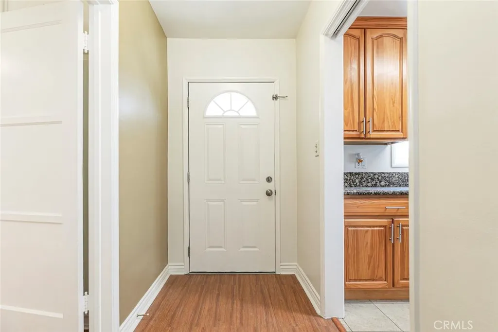 10347 Newhome Avenue, Sunland, California 91040 home-pic-5