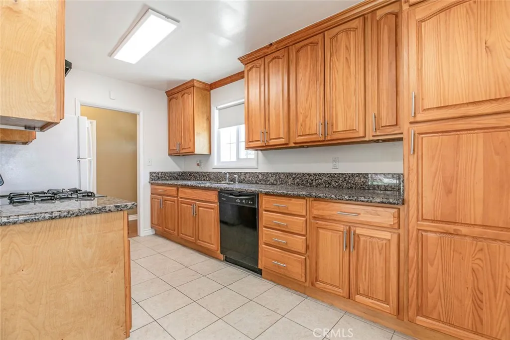 10347 Newhome Avenue, Sunland, California 91040 home-pic-8