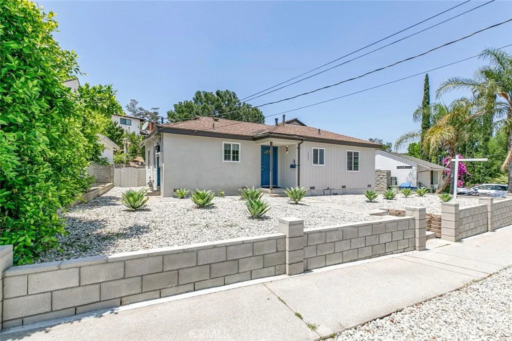 10347 Newhome Avenue, Sunland, California 91040 home-pic-1