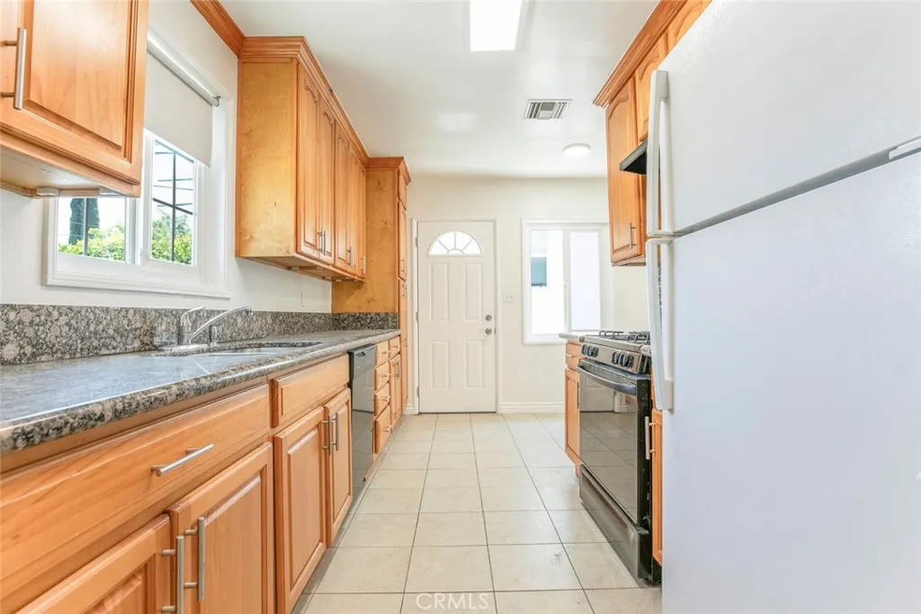 10347 Newhome Avenue, Sunland, California 91040 home-pic-6