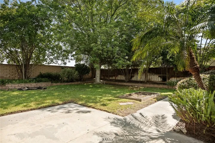 1665 Valley Falls Avenue, Redlands, California 92374
