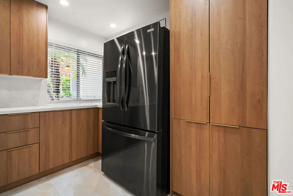 125 W Mountain Street 115, Glendale, California 91202 home-pic-11