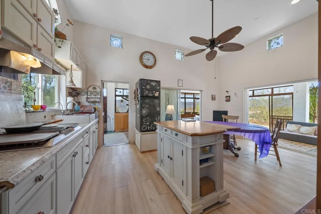 2620 Mar Vinga, Fallbrook, California 92028 home-pic-11