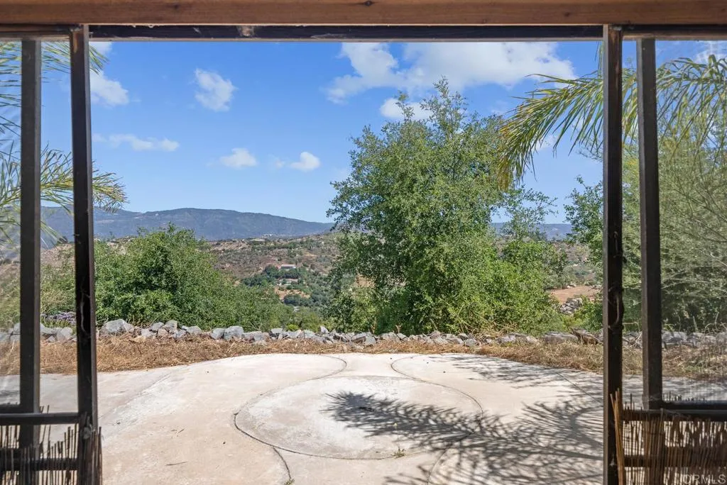 2620 Mar Vinga, Fallbrook, California 92028 home-pic-9