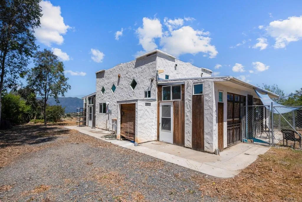2620 Mar Vinga, Fallbrook, California 92028 home-pic-3