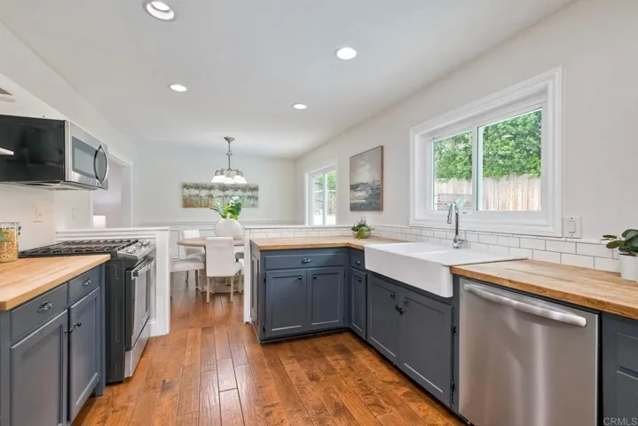 402 Parkwood Lane, Encinitas, California 92024