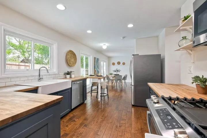 402 Parkwood Lane, Encinitas, California 92024