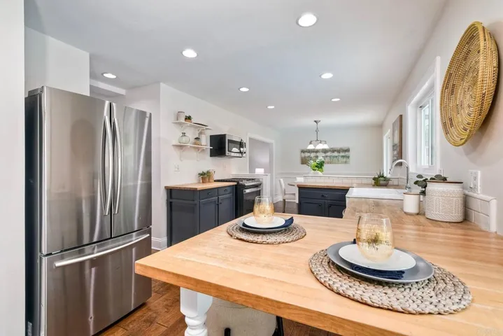 402 Parkwood Lane, Encinitas, California 92024