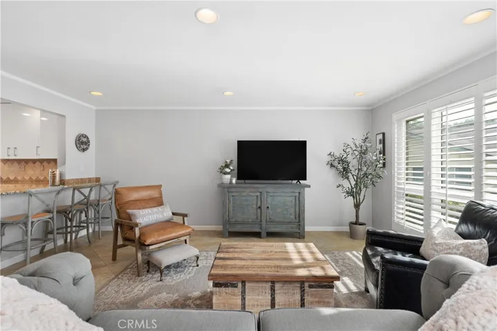Lots of natural light through the front windows.