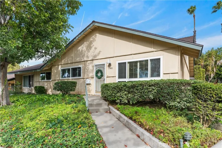 Charming single story end unit.