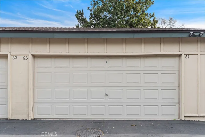 Detached 2 car garage.