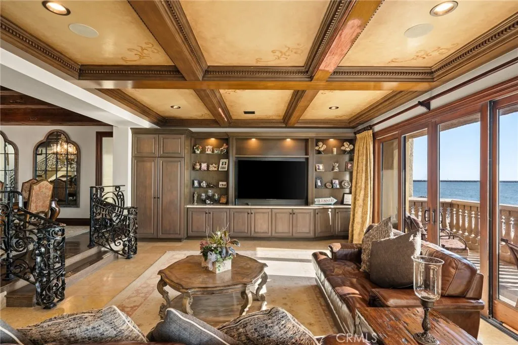 2 60th Pl, Long Beach, California 90803 home-pic-18