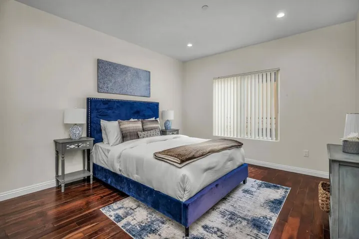 17 - 8420 Blackburn Ave 17-