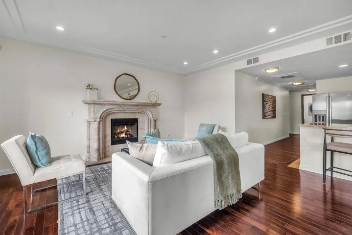 5 - 8420 Blackburn Ave 5-