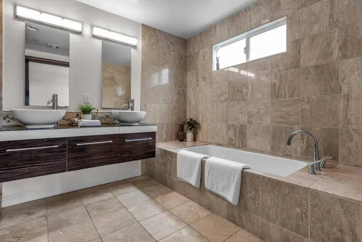 14 - 8420 Blackburn Ave 14-