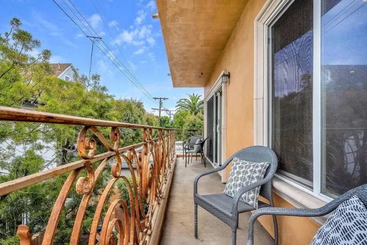 8 - 8420 Blackburn Ave 8-
