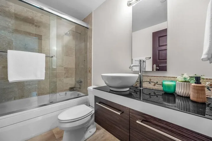 19 - 8420 Blackburn Ave 19-