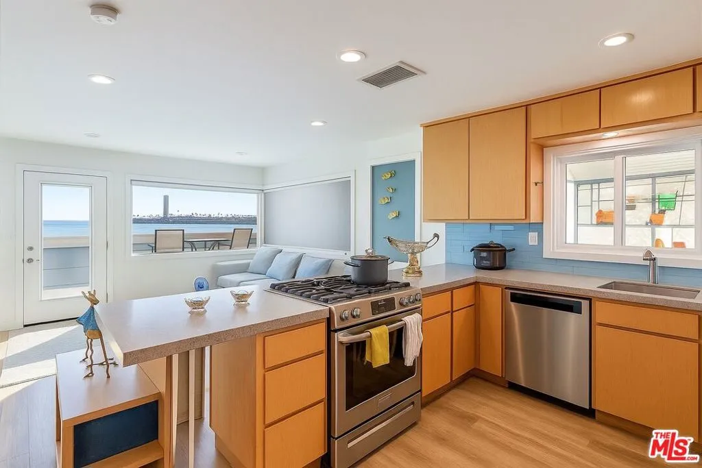 26 5th Place, Long Beach, California 90802 home-pic-6