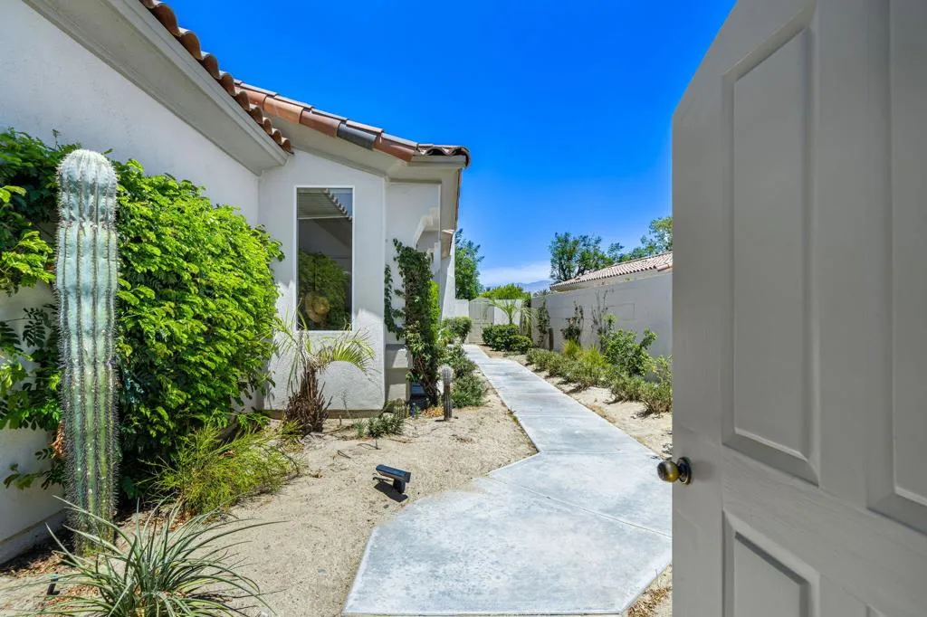 786 Red Arrow Trail, Palm Desert, California 92211 home-pic-35