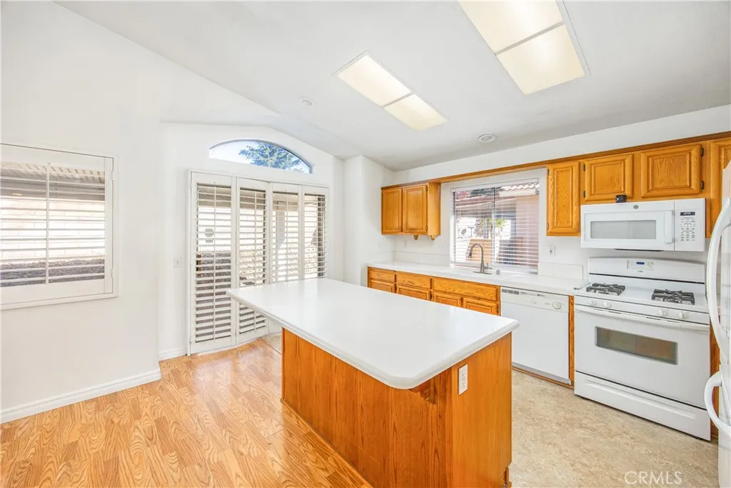 10650 Bel Air Drive, Cherry Valley, California 92223 home-pic-22