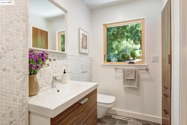 5801 Balboa Dr, Oakland, California 94611