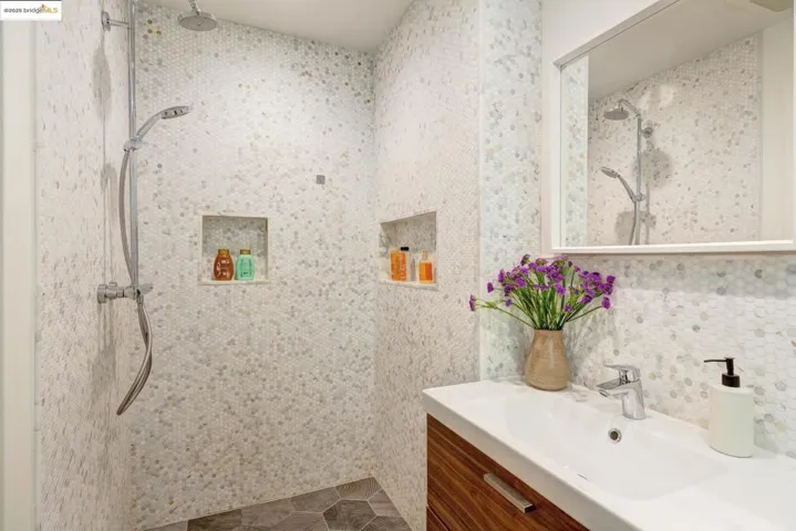 5801 Balboa Dr, Oakland, California 94611