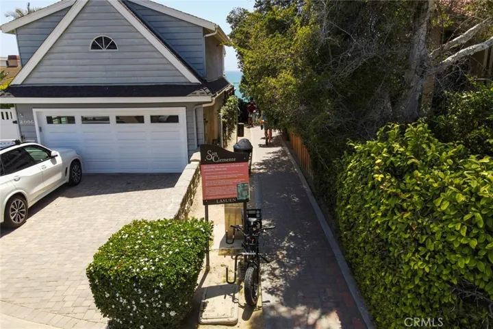 Walking distance to the path leading to the San Clemente Beach Trail!