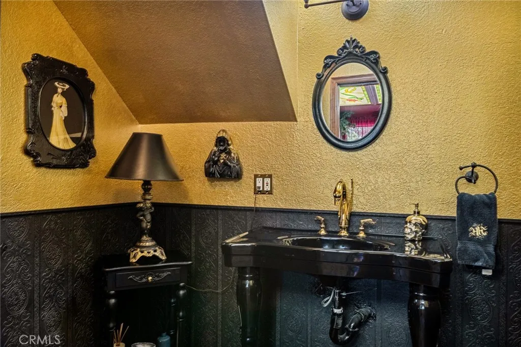 23594 Hillside Drive, Crestline, California 92325 home-pic-4