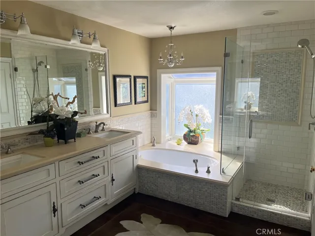 Primary Bedroom Bath/dressing area