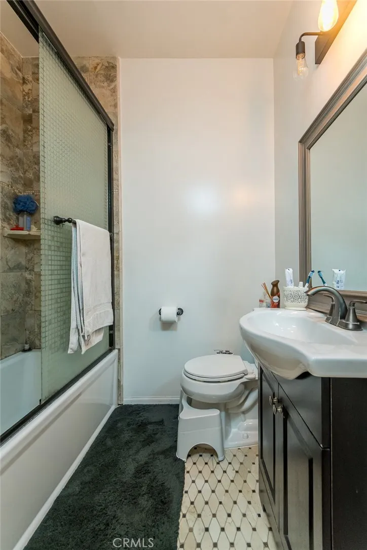 1944 Argyle Avenue, Los Angeles, California 90068 home-pic-11