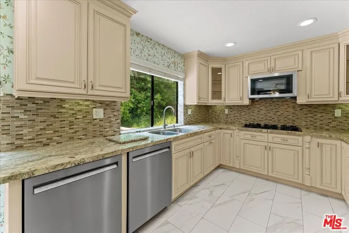 6911 Sunset Ridge Court, West Hills, California 91307