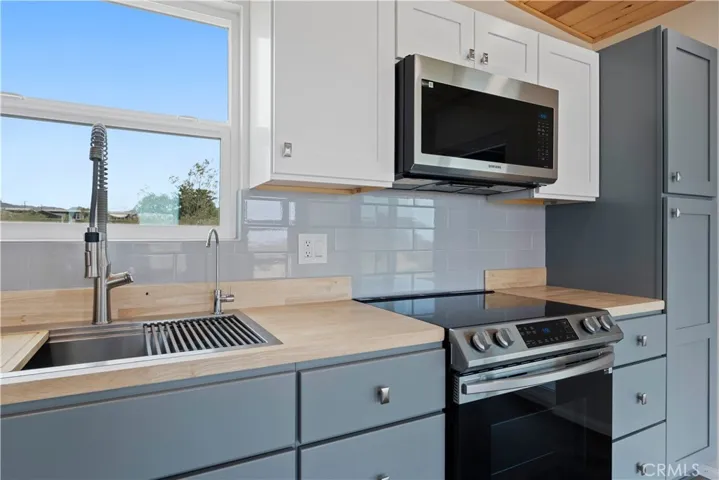 57628 Pine Street, Landers, California 92285