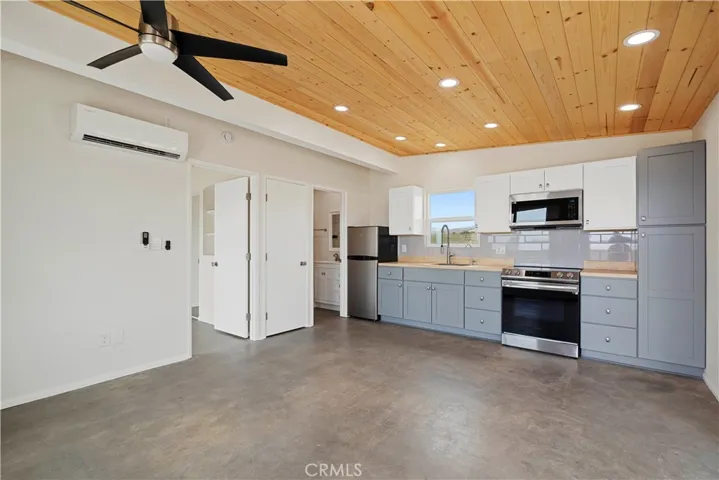 57628 Pine Street, Landers, California 92285