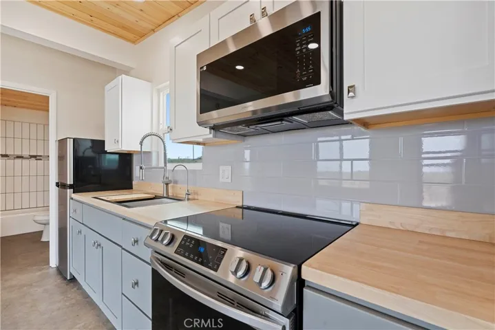 57628 Pine Street, Landers, California 92285